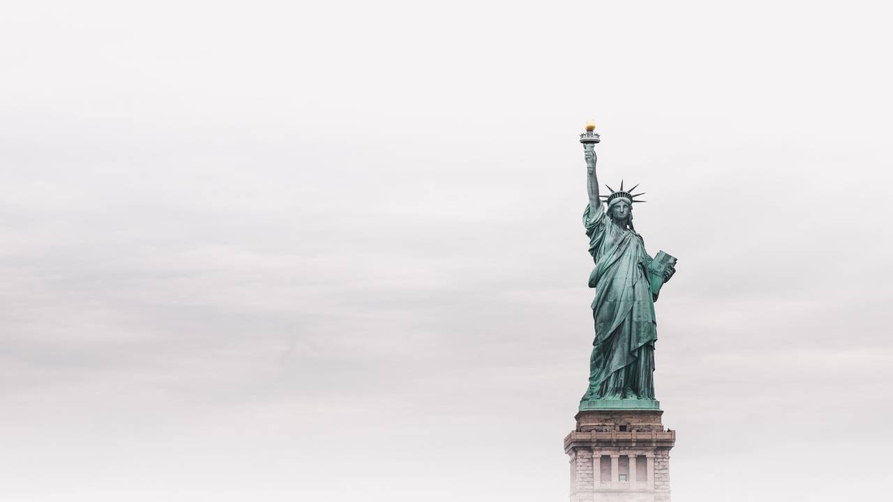 Statua wolności we mgle