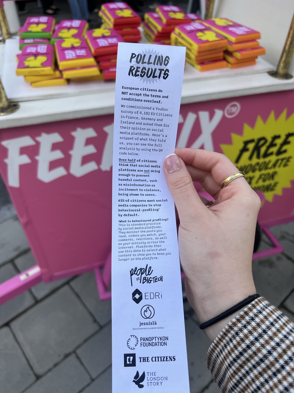 Czekolada rozdawana po KE