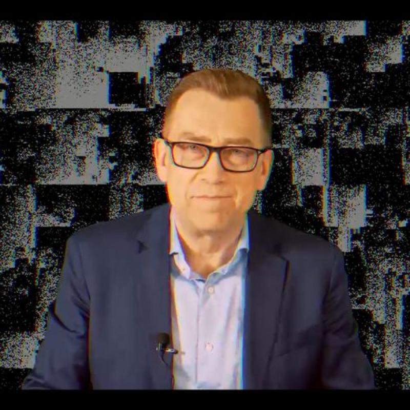 Maciej Orłość na okładce filmu na 10. urodziny Fundacji Panoptykon