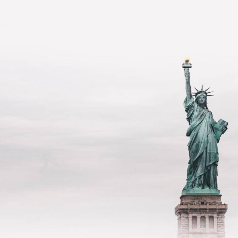 Statua wolności we mgle